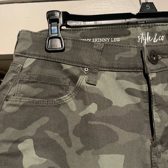 Style & Co Camouflage Skinny/Curvy Leg Jeans size 8 NWT - Picture 11 of 13